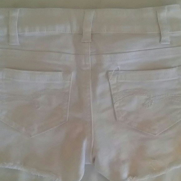 Shorts - Picture 3 of 4